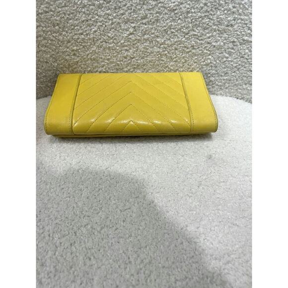 Chanel Chevron Wallet in Yellow Caviar Leather Good Condition Dustbag and Box - Picture 3 of 4